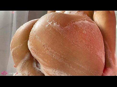 ❤️ UBrunette uphulula amaphambili ePussy ngeVibrator ukuya kwi-Intense Orgasm kwiShower Amanyala kuthi  ❌